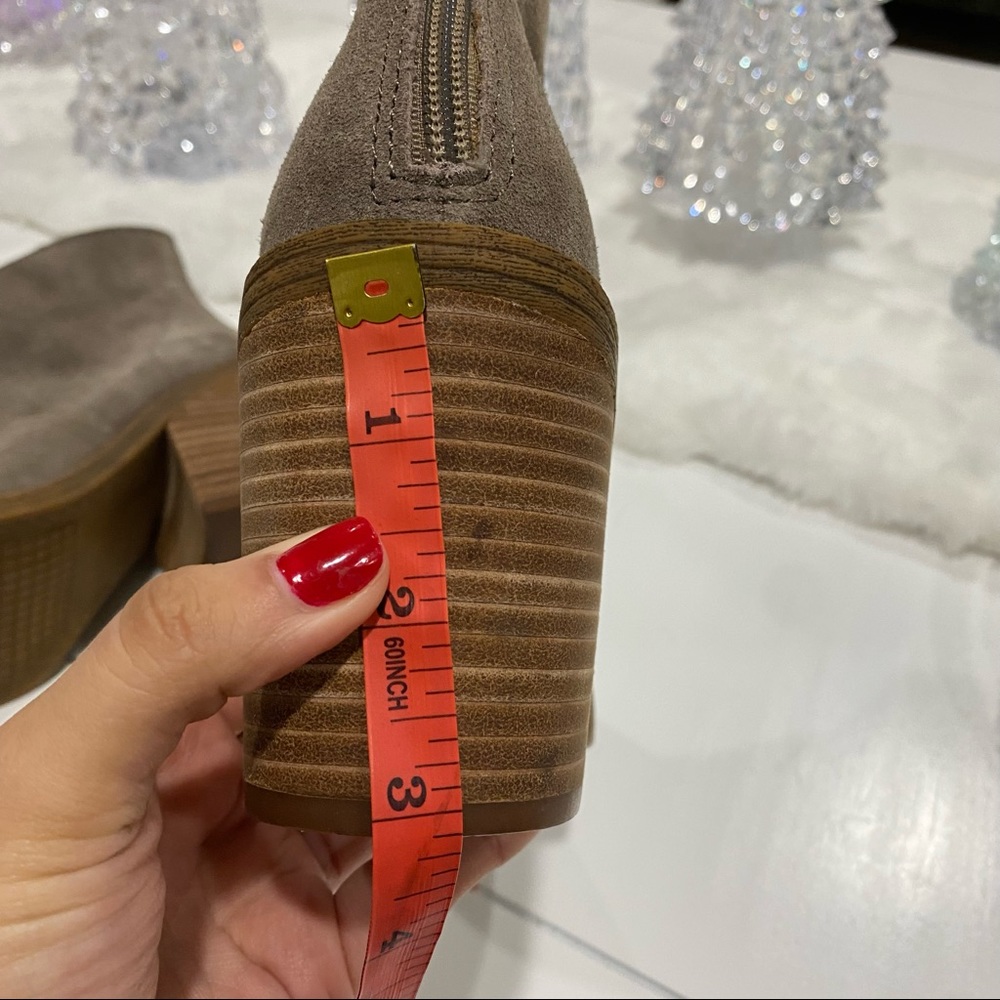 Steve Madden Shrines Booties Block Heel Sz 6 Sued… - image 8